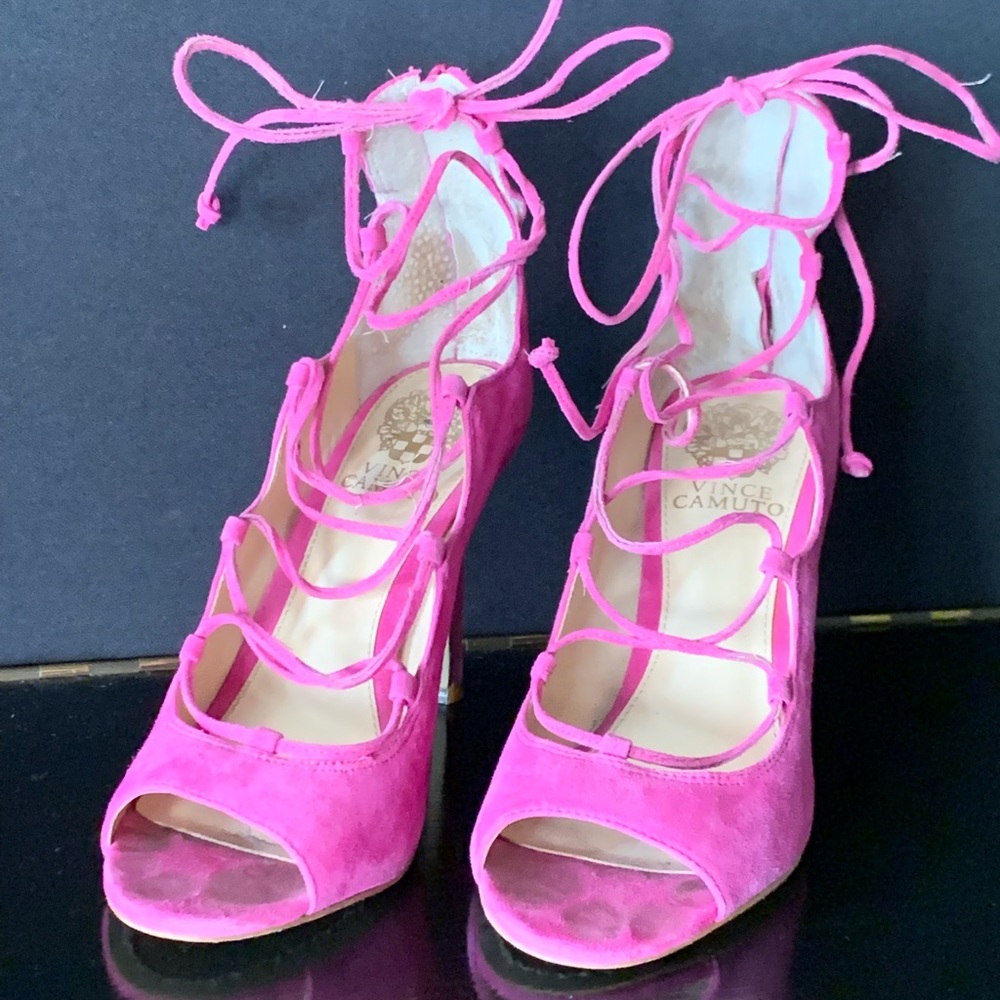 VINCE CAMUTO “Sandra”